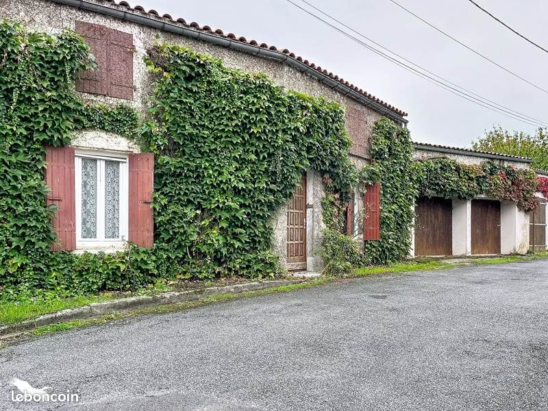 Maison 10 pièces 272 m² · à Saint-Just-Luzac · 272 m² · 322 995 €