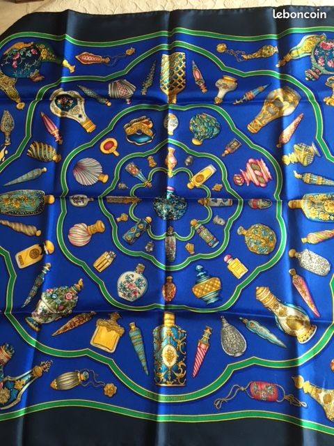 Foulard Hermès Vintage En Soie 100% - Qu'importe Le Flacon - Bordeaux Fond Ivoire
