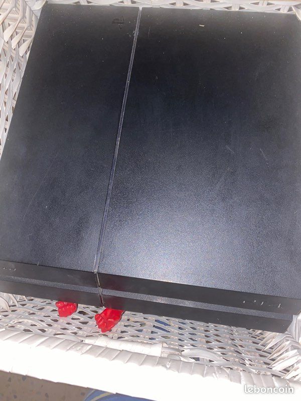 PlayStation 4 (image 1)