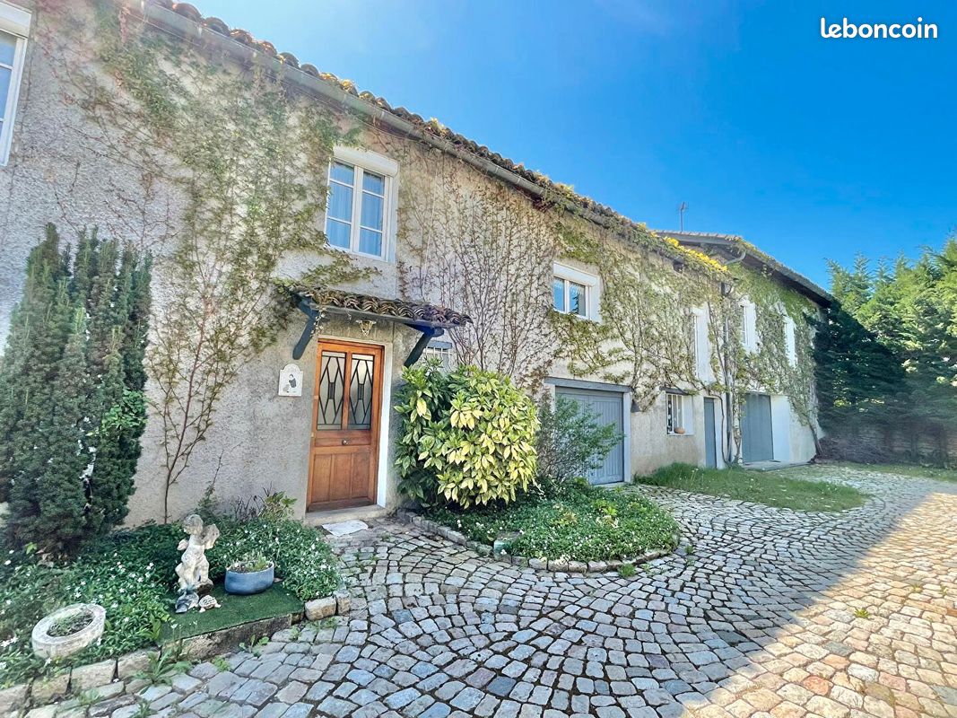Maison 10 pièces 215 m² · à Domarin · 215 m² · 399 000 €