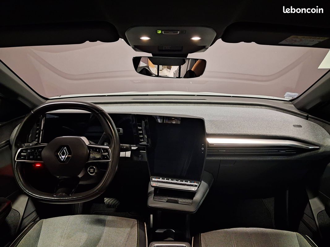 RENAULT Megane E-Tech EV60 220 ch super charge Techno (image 16)