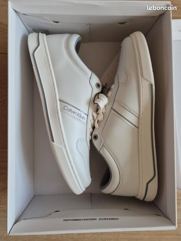 Baskets Calvin Klein blanches – Taille 41 – Comme neuves, jamais portées (image 1)