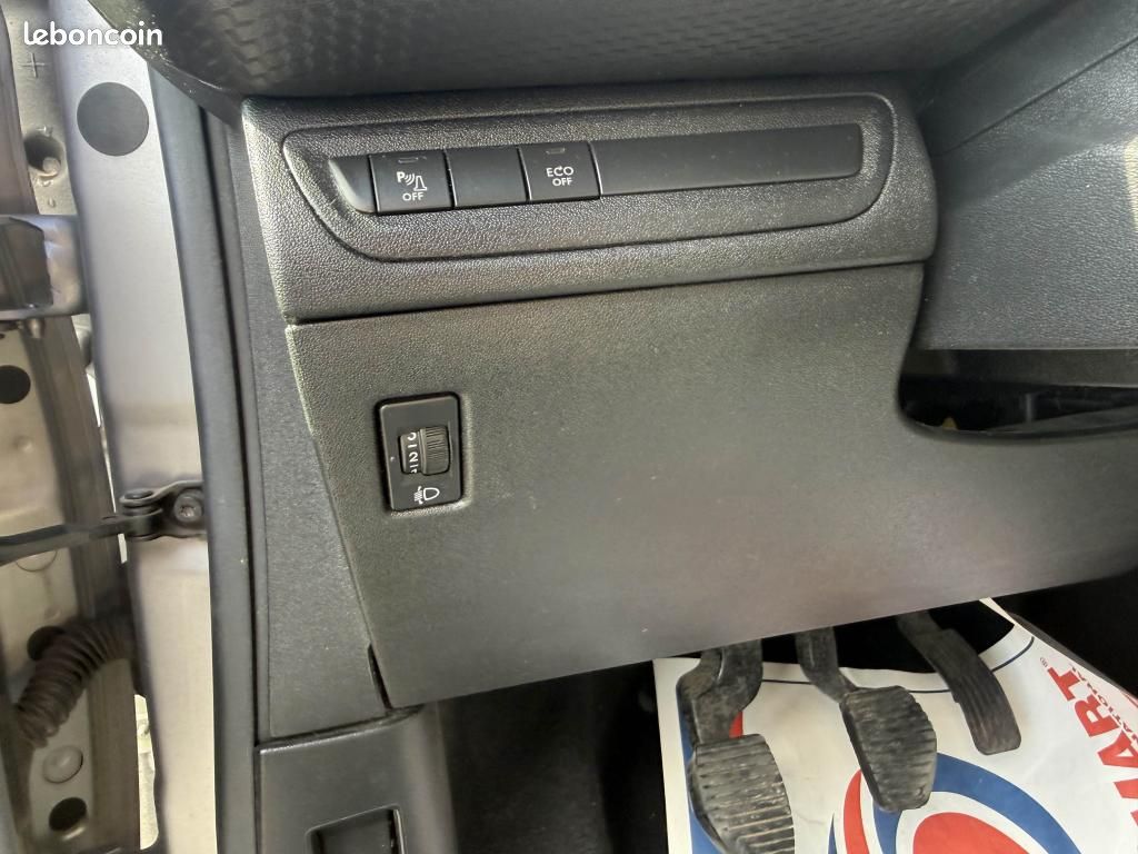 PEUGEOT 208 1.5 BlueHDi S&S - 100 Allure GPS + RADAR AR + CLIM (image 43)
