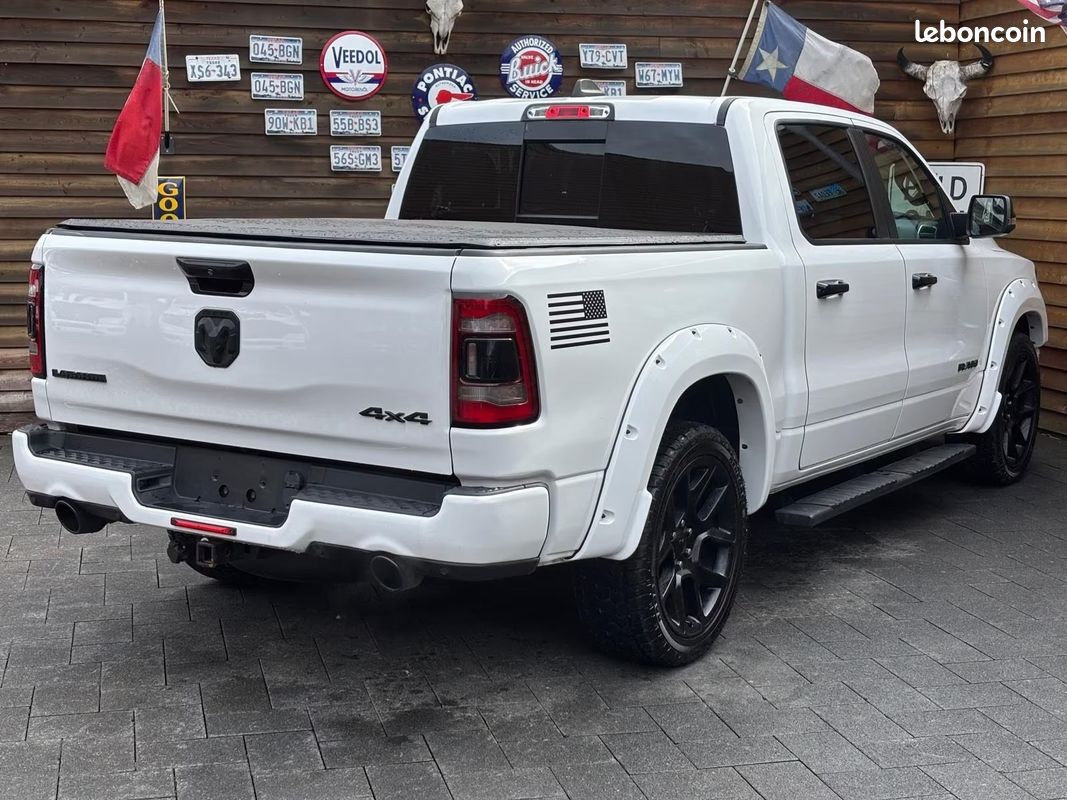 Dodge RAM 1500 Laramie Night Edition LPG 5.7 V8 HEMI 401 ch 4x4 – Écran 12” – Harman Kardon (image 2)