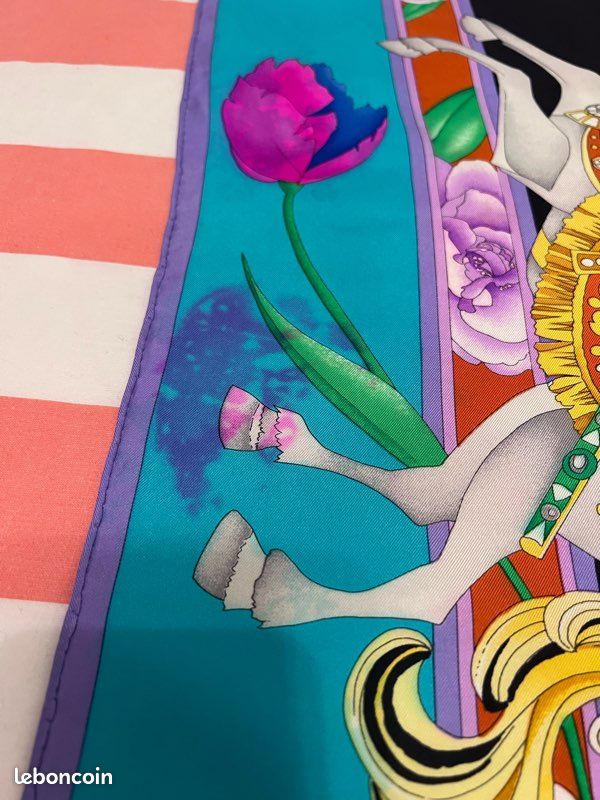 Foulard En Soie Léonard Imprimé Floral - Occasion, Carré/bandana, Fabrication Italie