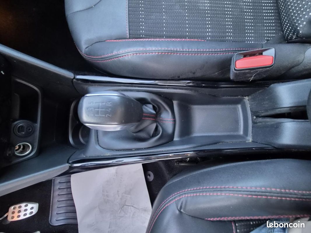 PEUGEOT 2008 1.2i PureTech 12V S&S - 110 GT Line PHASE 2 (image 19)