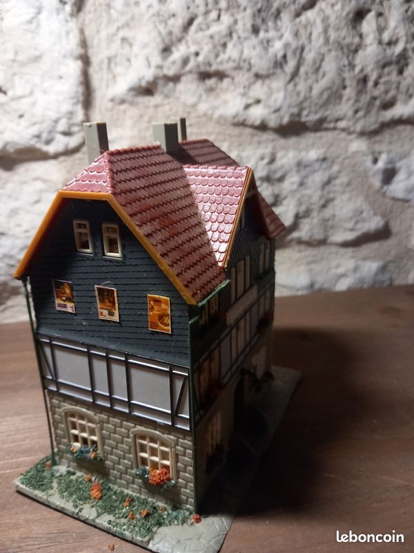 Maquette Faller - Rangée D'immeubles HO - Référence 130915 - Pour Train électrique - Occasion