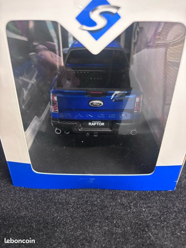 Miniature FORD RANGER RAPTOR BLUE LIGHTNING 2024 1/18 1/18