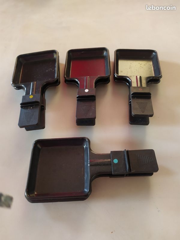 Un lot de 8 pelles pour faire une raclette (image 1)