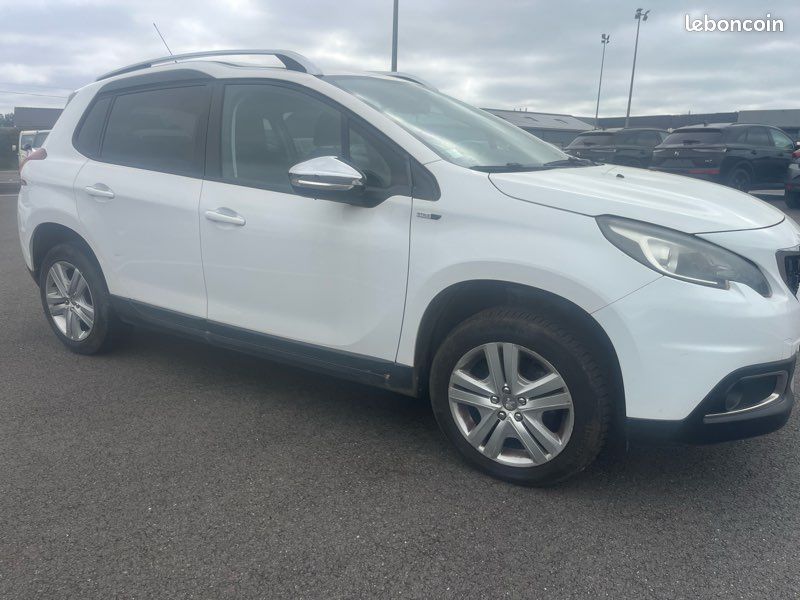 PEUGEOT 2008 1.2 82 ch Style 4890 Ferme (image 1)