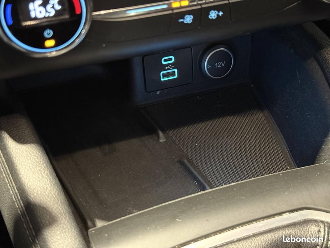 Ford Kuga 1.5 TDCi 120ch Titanium 4x2 - Carplay Xenon led Radars Av/Ar (image 14)