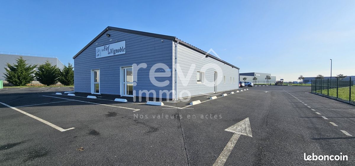 Local commercial 1 pièce 279 m² · à Mouzillon · 279 m² · 880 000 €
