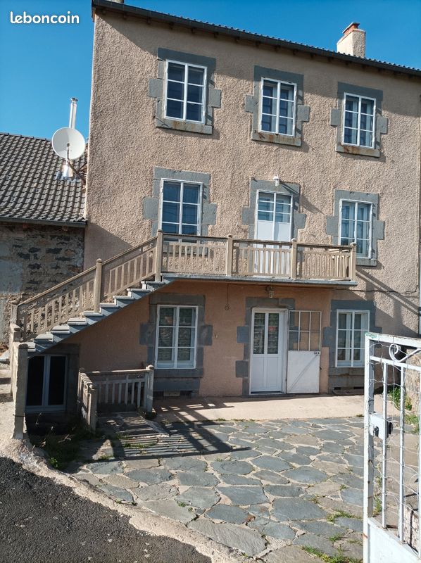 Maison 8 pièces 150 m² · à Fay-sur-Lignon · 150 m² · 223 000 €