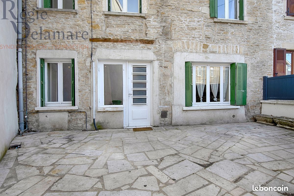 Maison 5 pièces 117 m² · à Saint-Alban-de-Roche · 117 m² · 185 000 €