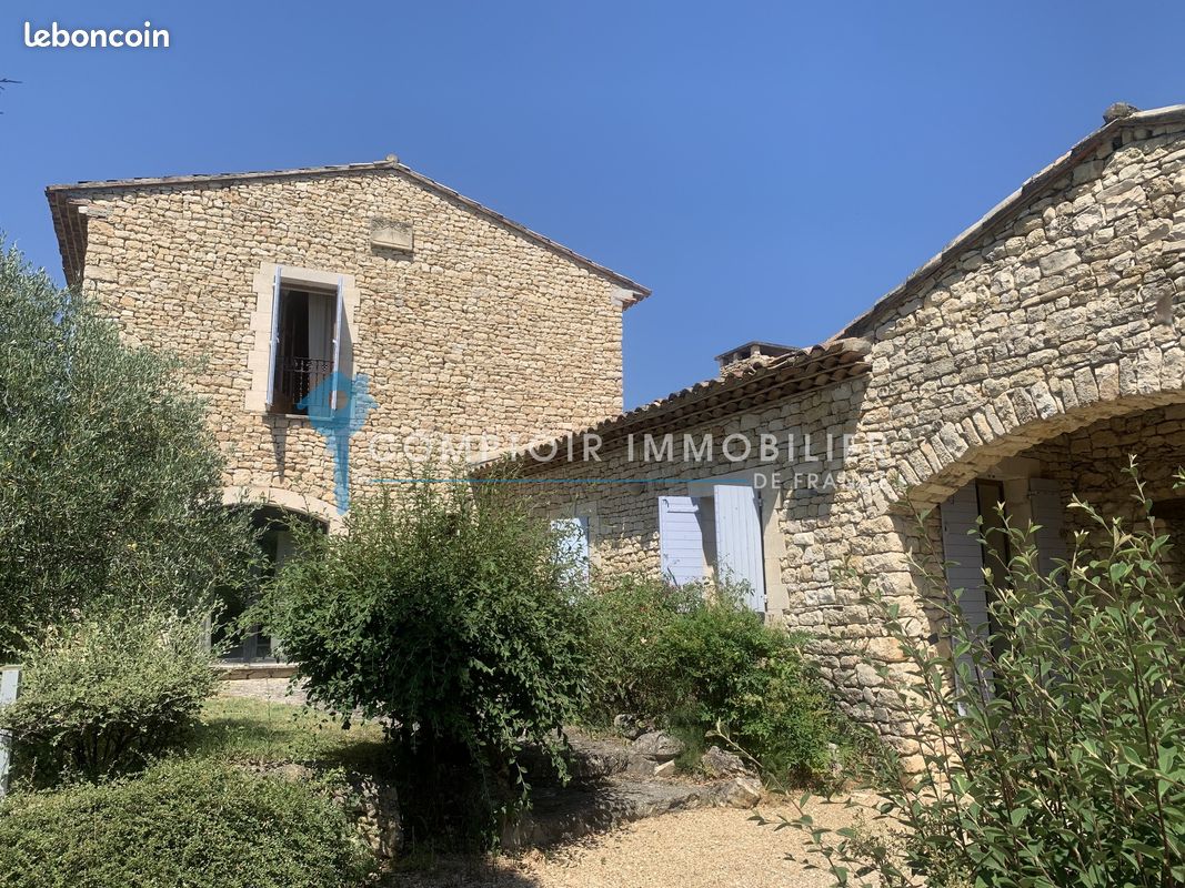 Maison 6 pièces 224 m² · à Rustrel · 224 m² · 1 696 000 €