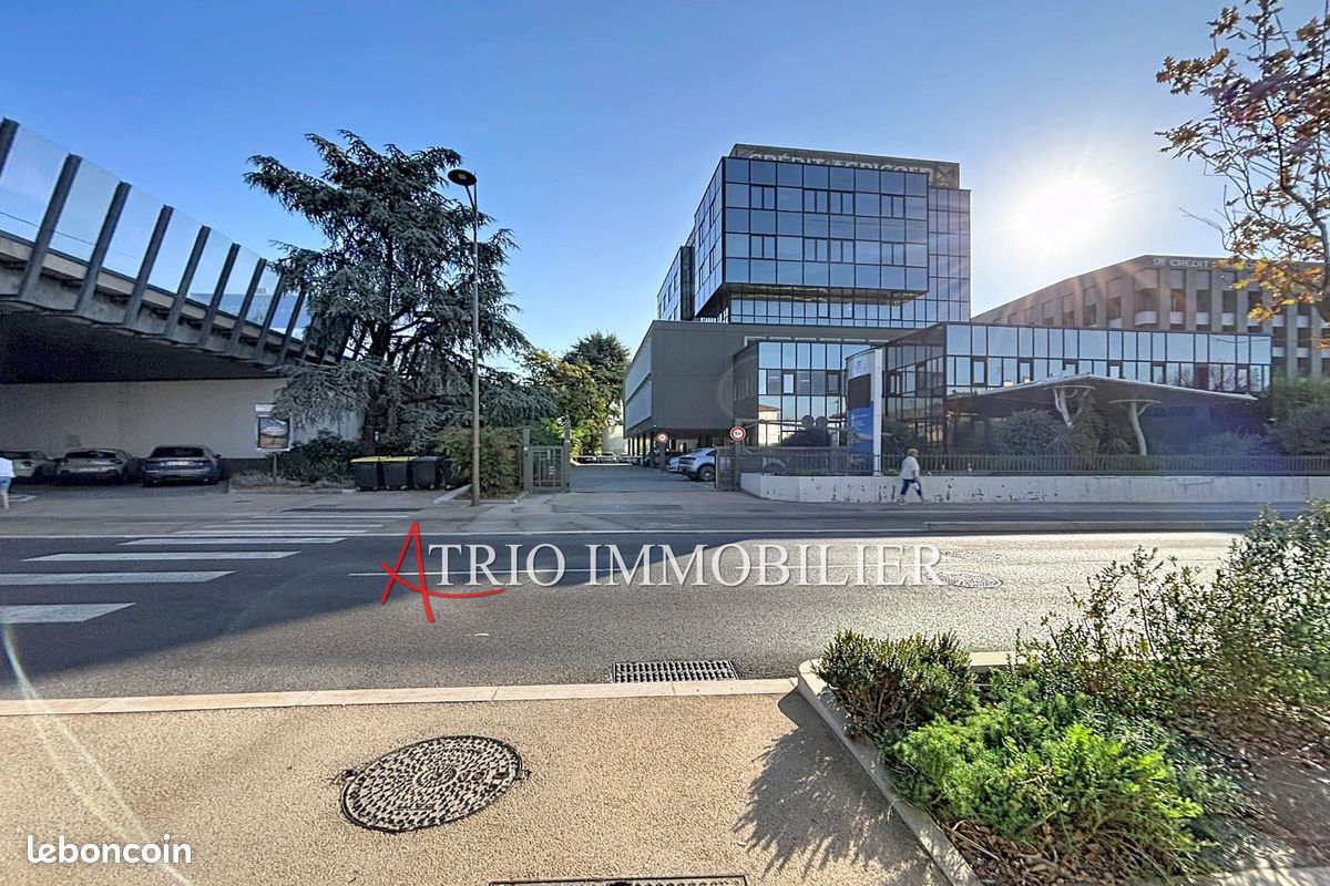 Parking 15 m² · à Saint-Laurent-du-Var · 15 m² · 140 €/mois