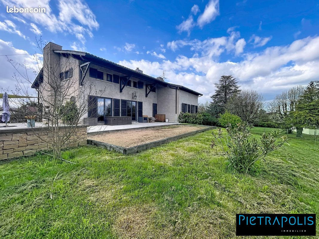 Maison 7 pièces 278 m² · à Belleville-en-Beaujolais · 278 m² · 520 000 €