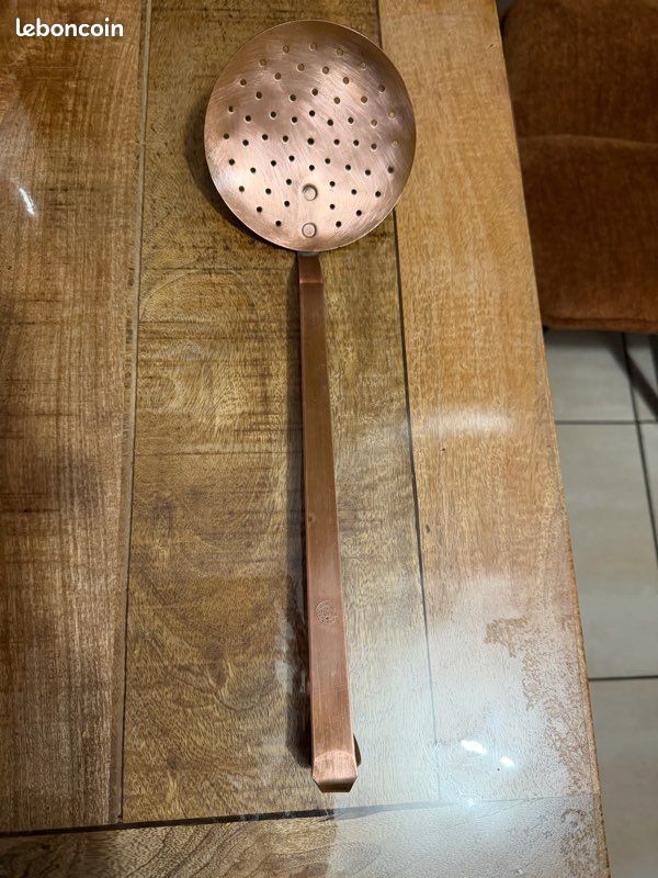 Ecumoire en cuivre 11 cm pour confiture manche en fonte - Le