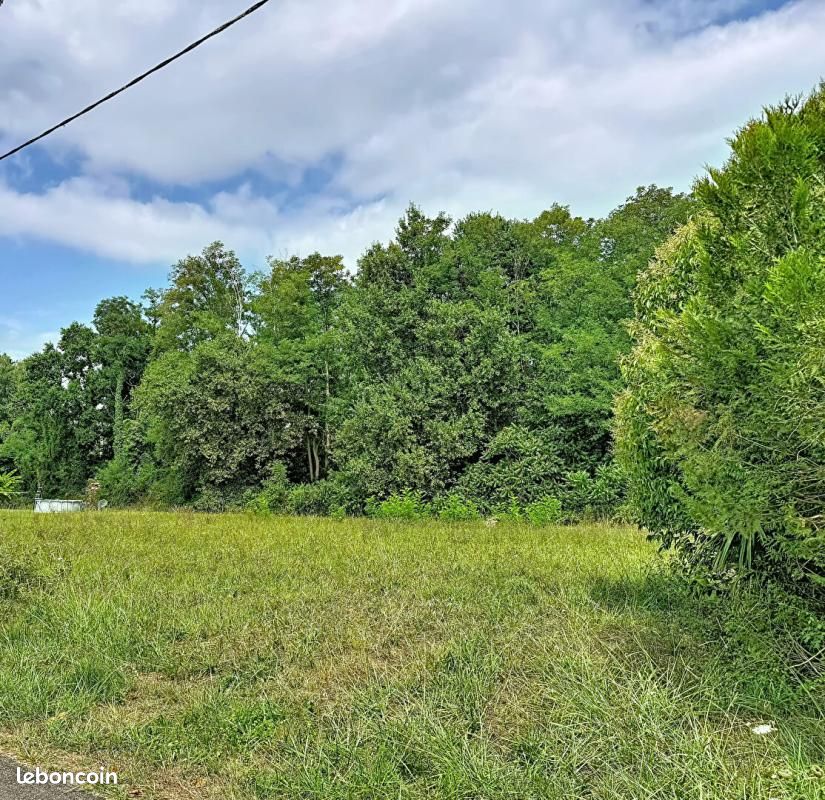 Terrain 1 061 m² Orist · 107 500 €