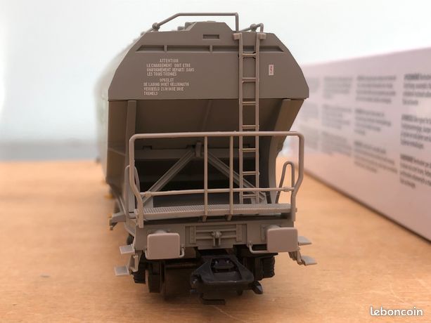 Wagon céréalier à parois latérales planes SNCB uniquement sur réseau