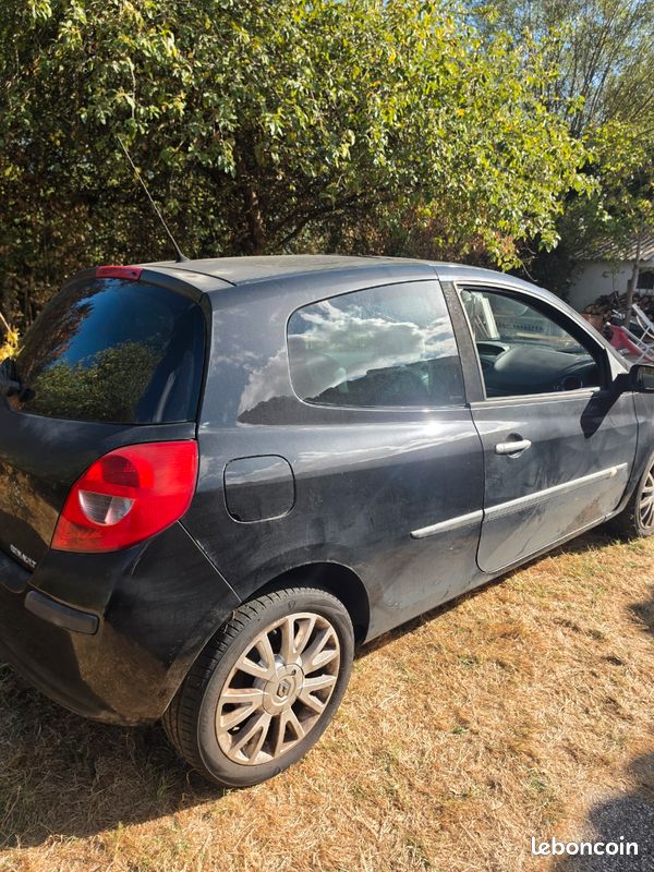 Clio 3 1.2 TCE 101CV (image 2)