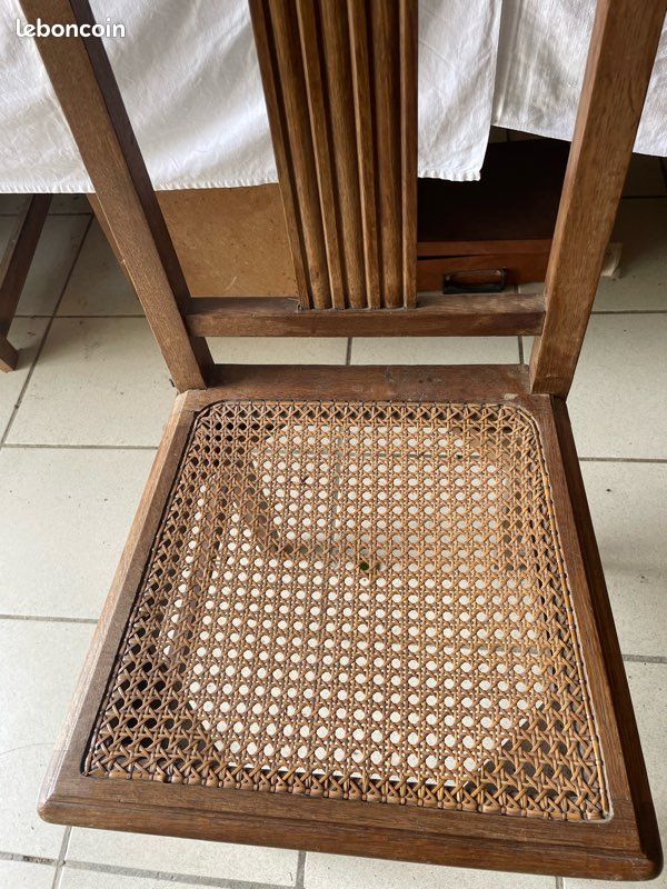 Vends chaises cannées en bois (image 2)