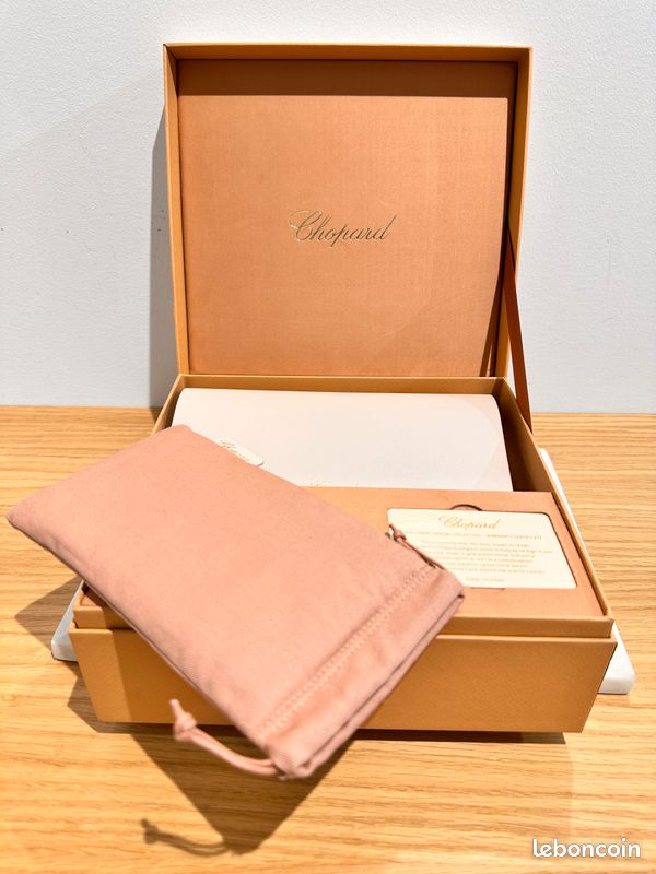 Coffret Exclusif Lunettes de Soleil Chopard - Élégance et Authenticité (image 2)