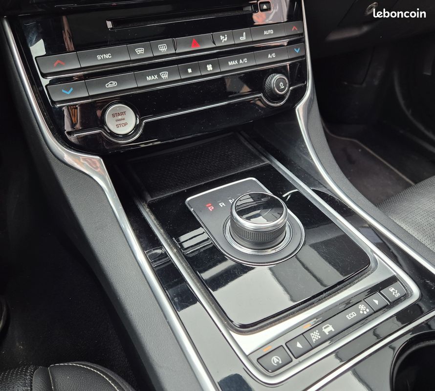 Jaguar xe 180 r-sport awd bva - toit ouvrant (image 26)