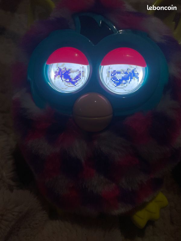 Furby boom rose et noir : Achat occasion | Figurines de collection Hasbro Très bon état