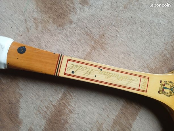 Raquette de tennis ancienne vintage en bois DUNLOP