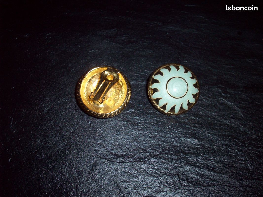 Boucles d'oreilles cabochon bombé doré avecmotif de Soleil en émail bleu clair nacré Vintage (image 14)