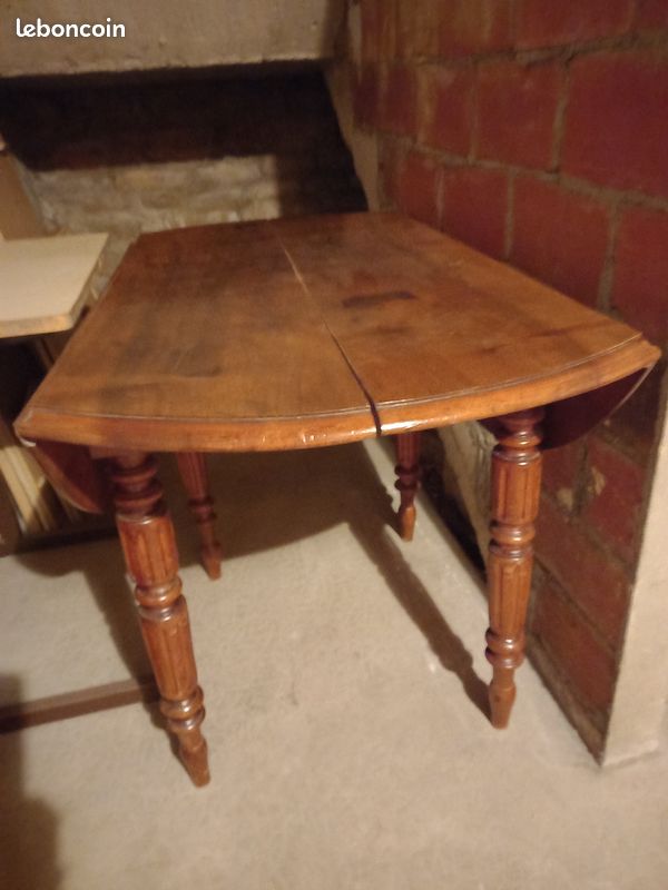 Table ronde en noyer (image 1)