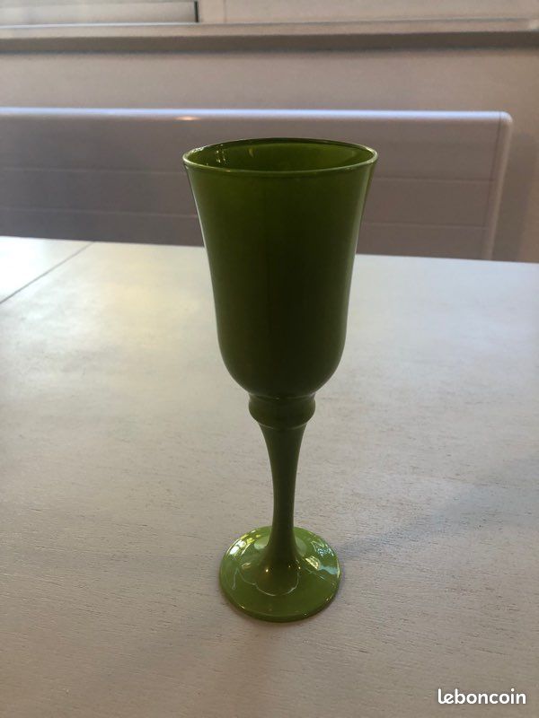 1 Verre à pied vert (image 2)
