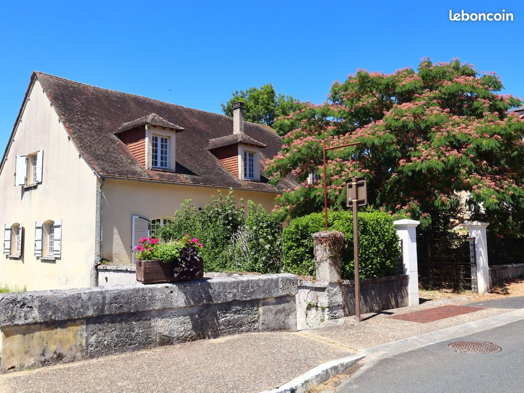 Maison 14 pièces 237 m² · à Villars · 237 m² · 205 200 €