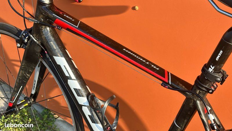 Équipements + Fuji Altamira 2.7 Carbone / Shimano 105 / Mavic / Grand Prix 5000 (image 5)