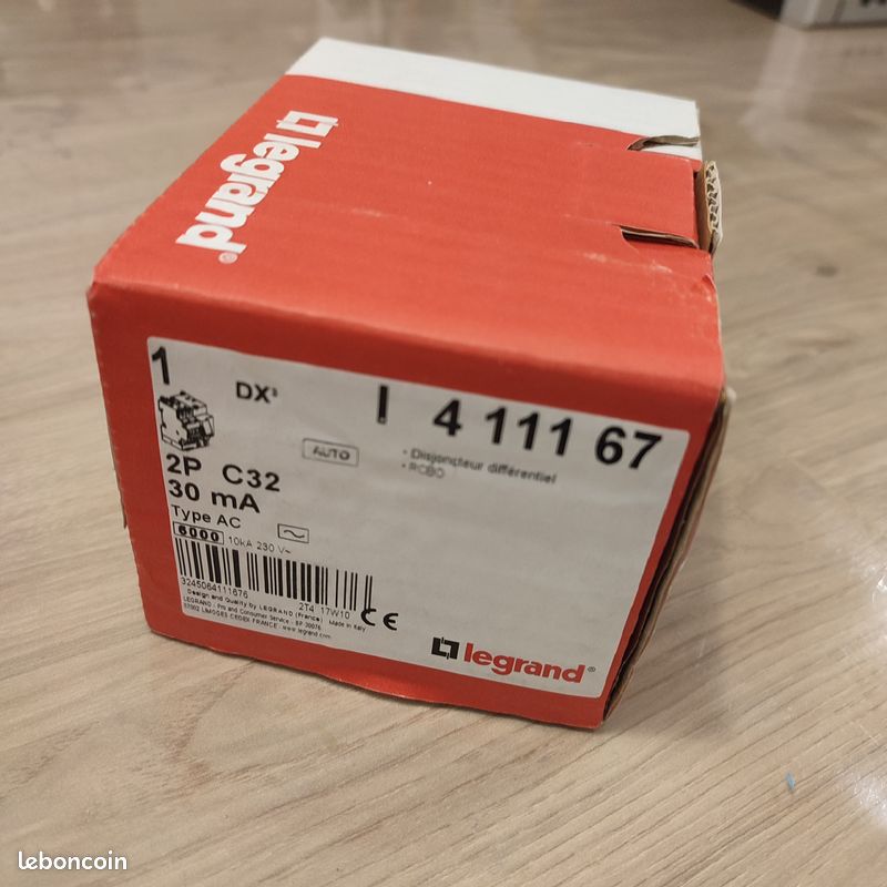 Legrand - Disjoncteur diff DX³ 6000 - vis/vis - 4P 400V~ - 63A - type AC 30mA - courbe C - 7 mod - Réf : 411192