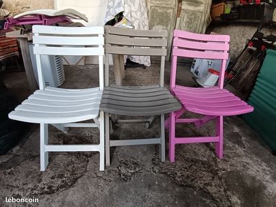 Vends 1 lot de 6 chaises plastiques pliantes (image 1)