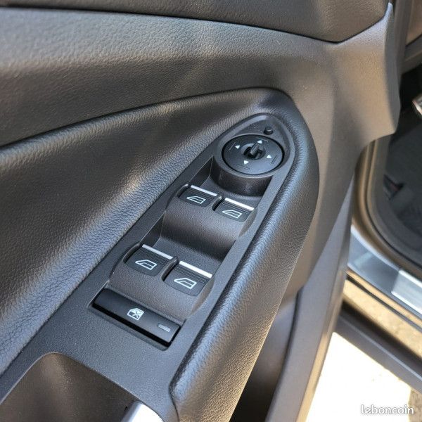 Ford KUGA 1.5 FLEXIFUEL-E85 150CH STOP&START ST-LINE 4X2 BVA EURO6.2 (image 15)