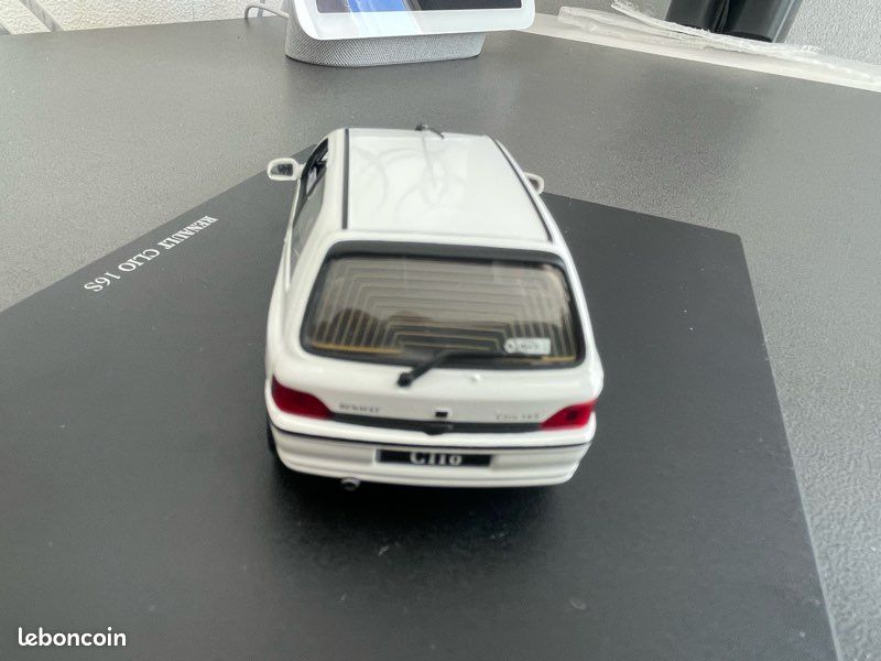 Renault sport Clio V6 Phase II - Universal Hobbies 1:43 (Gebraucht) in Berikon für CHF 19 – mit