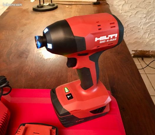 HILTI ,lampe de chantier (torche) SFL 12/15 avec batterie 3
