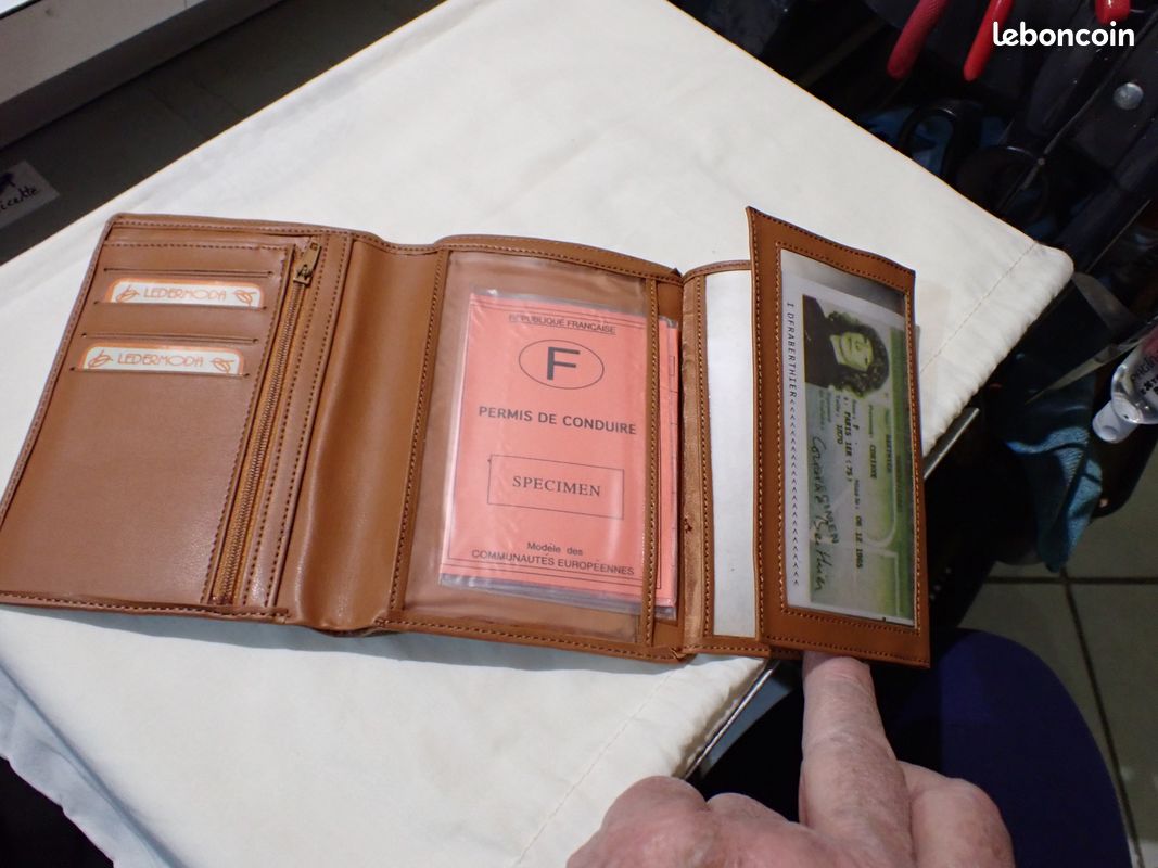 Portefeuille Trussardi Marron - Neuf Avec étiquettes, Pour Billets Et Documents, Style Classique