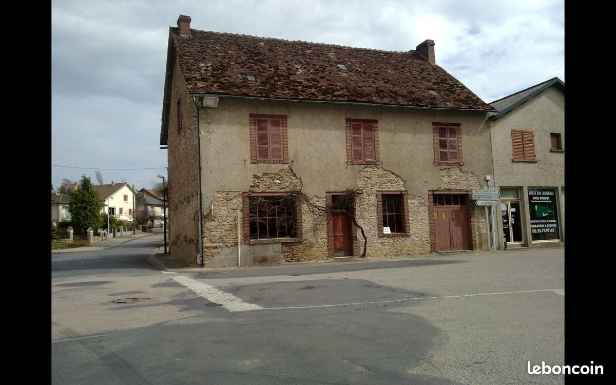 Maison 7 pièces 300 m² · à Lubersac · 300 m² · 55 000 €