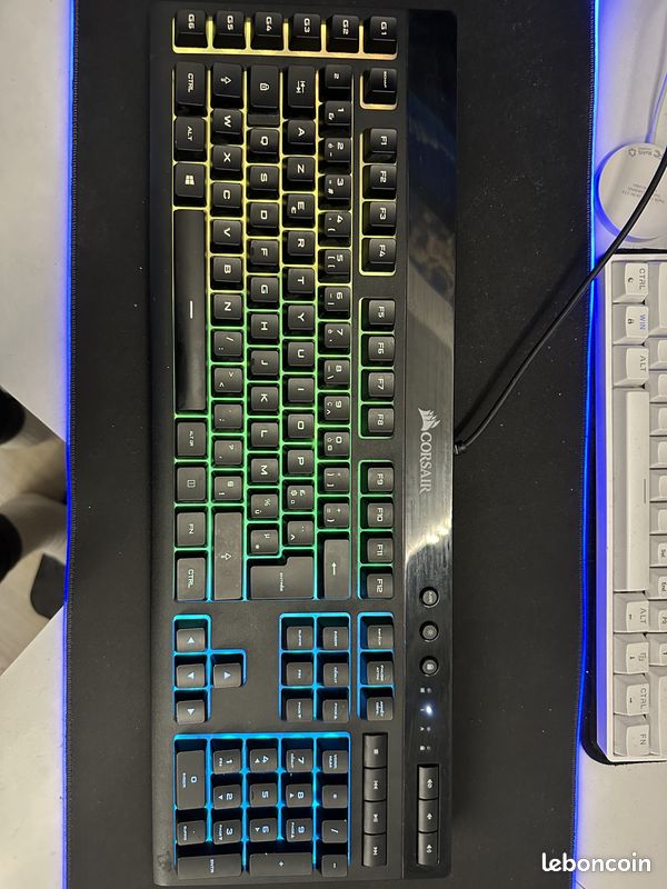 Je vend Clavier gaming Corsair K55 25 RGB (image 1)