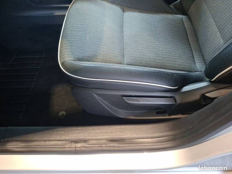 Renault Clio TCe 140 - 21N Intens (image 26)