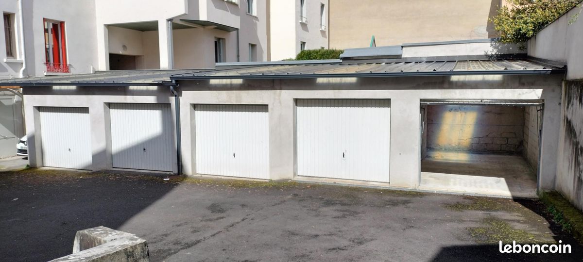 Parking 13 m² · à Vichy · 13 m² · 91 €/mois