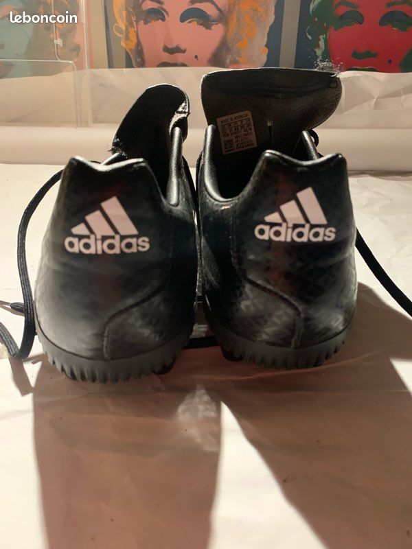 Chaussures crampons Adidas T45 neuves (image 3)
