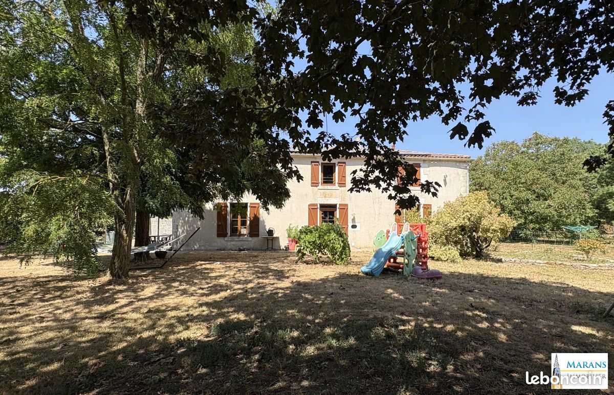 Maison 12 pièces 324 m² · à Saint-Jean-de-Liversay · 324 m² · 449 500 €