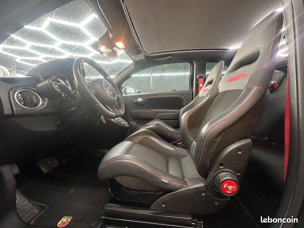 ABARTH 595 1.4 T-Jet 180 CH BVA Cabriolet Competizione Esseesse + ECHAPPEMENT AKRAPOVIC + PACK CARBONE + BEATS AUDIO + 1ERE MAIN + GARANTIE 12 MOIS (image 9)