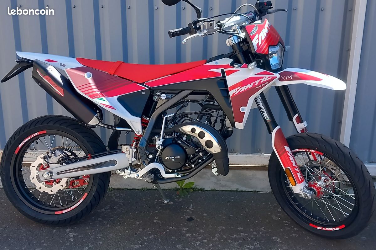 Moto 125 Fantic XMF 125 Performance Supermotard 2023. Concessionnaire à  Nantes