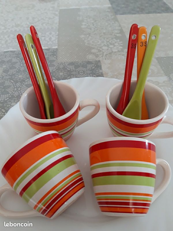 4 tasses à café avec petites cuillères assorties (image 1)